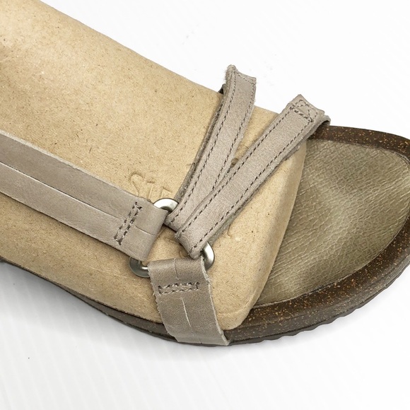 Teva Ysidro Universal Taupe Leather Wedge Sandals (10) - Picture 5 of 13